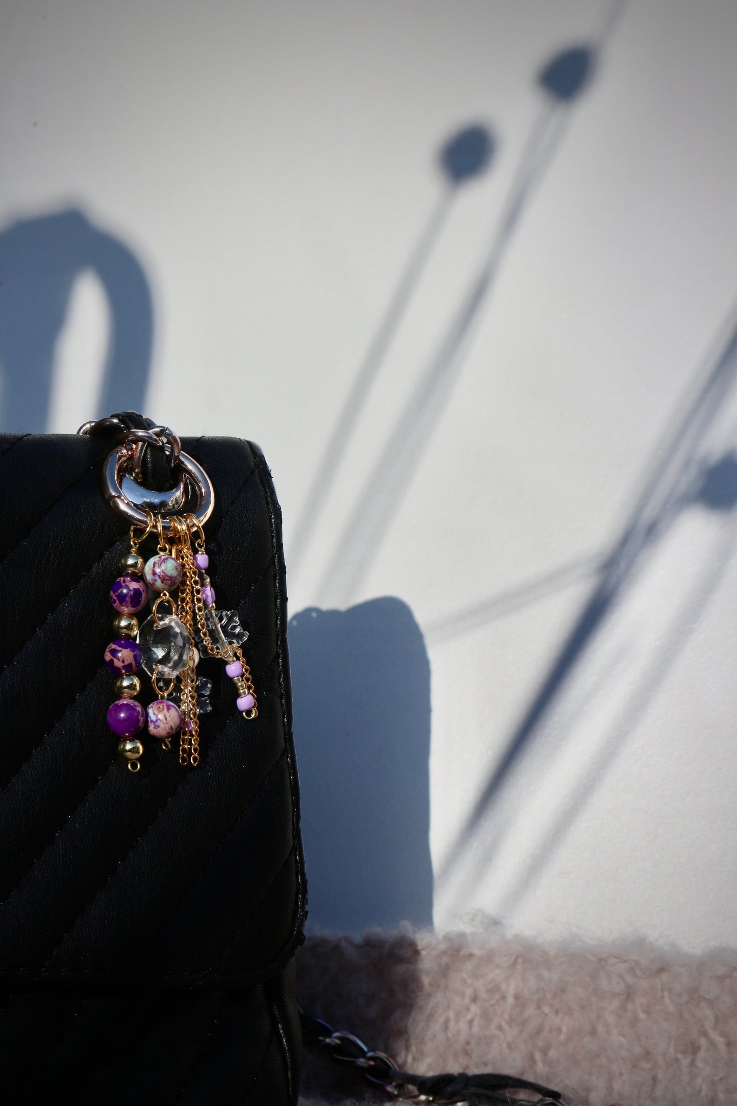Porte clé, bijou de sac attrape soleil Ollasun. Modèle Calis. Jaspe violet