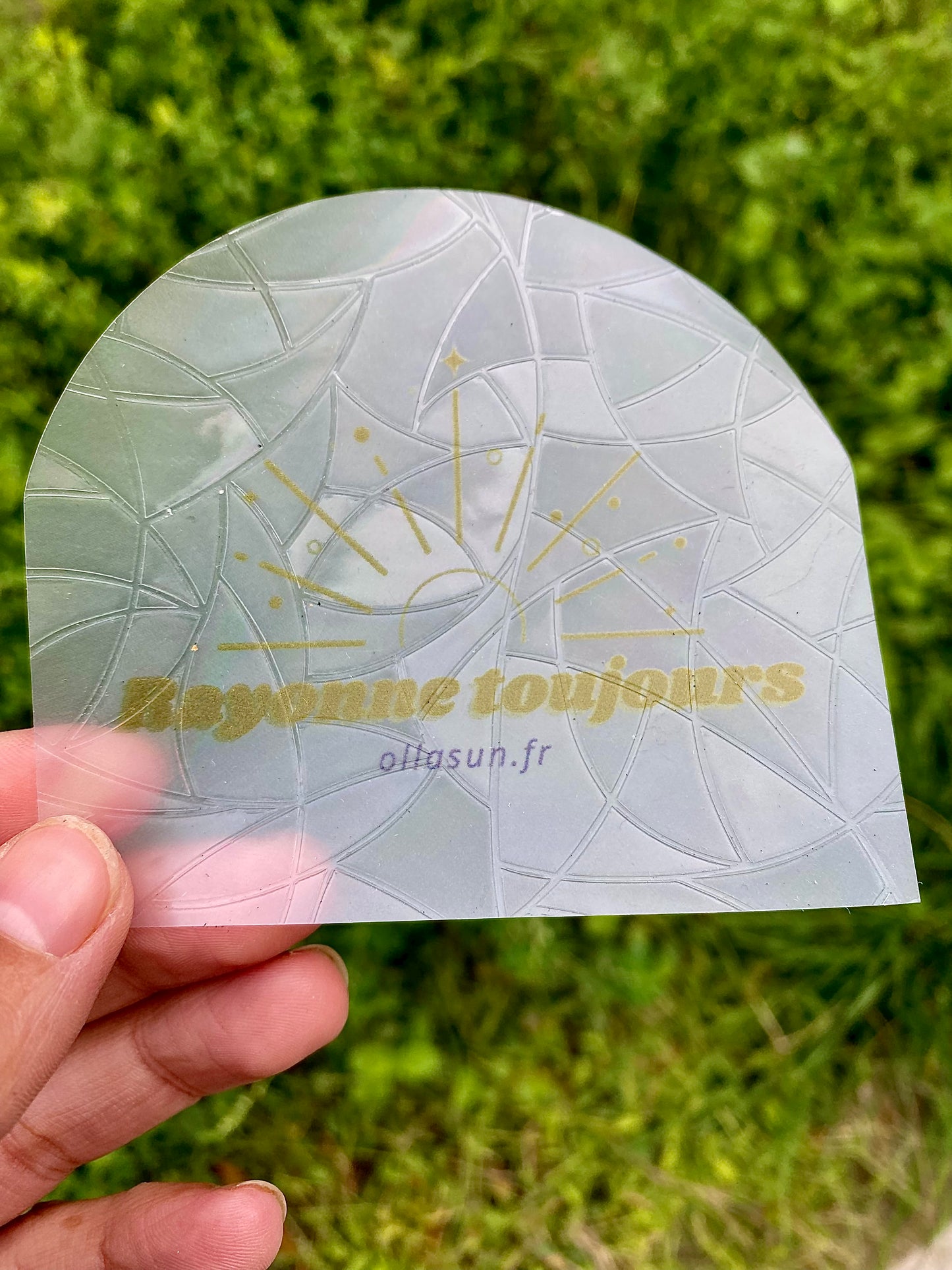 Rayonne toujours đ