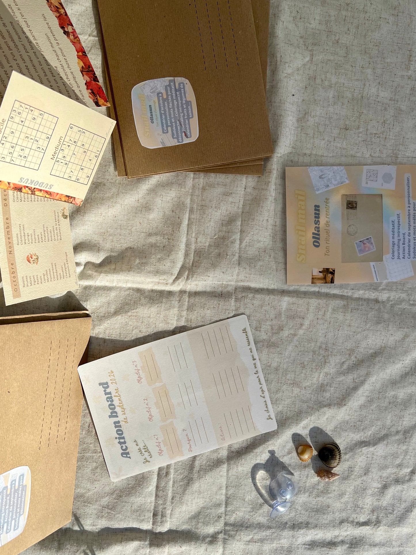 Snail Mail Ollasun d'octobre avec coloriage méditatif, calendrier, jeux et activités créatives autour de l'ancrage
