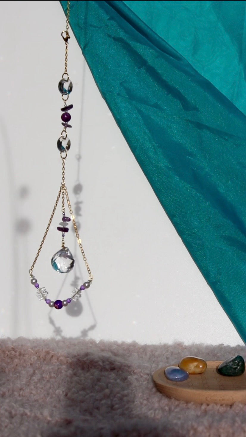 Modèle Eira de la collection Calÿa. Création d'ollasun. Attrape soleil suncatcher