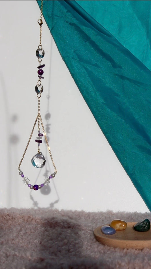 Modèle Eira de la collection Calÿa. Création d'ollasun. Attrape soleil suncatcher