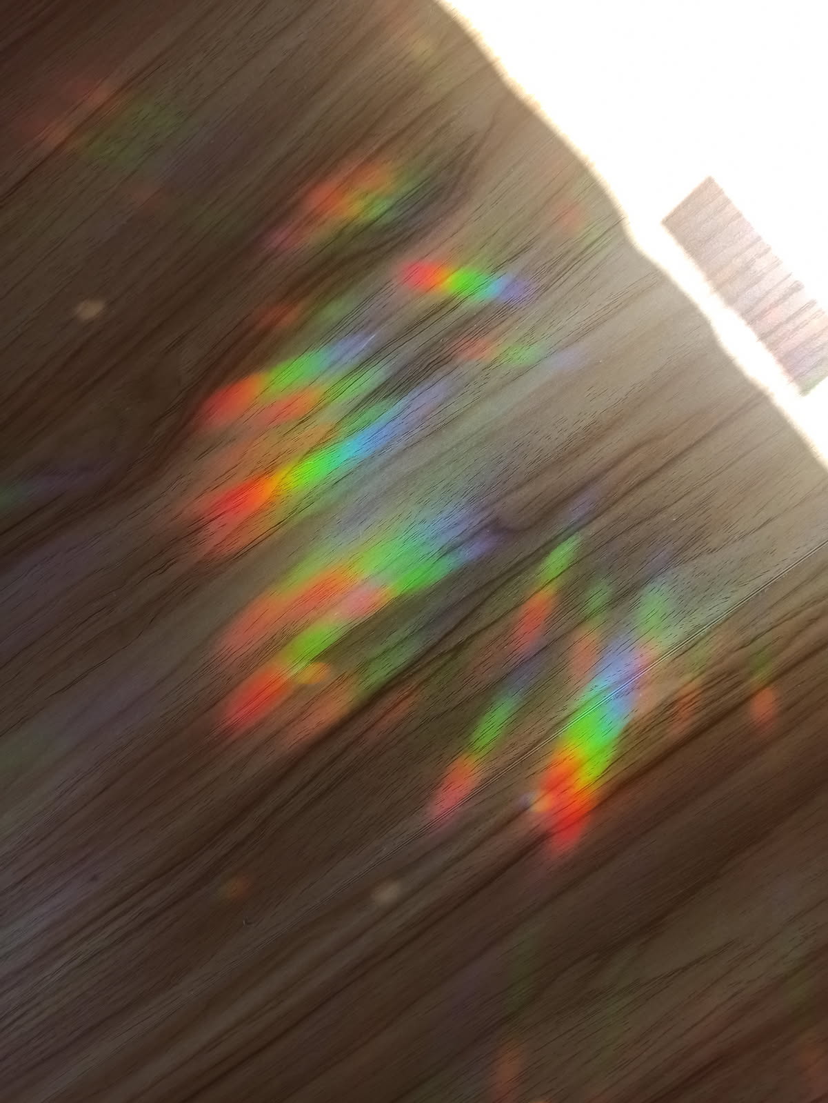 reflet arc en ciel d'un stickers suncatcher ollasun