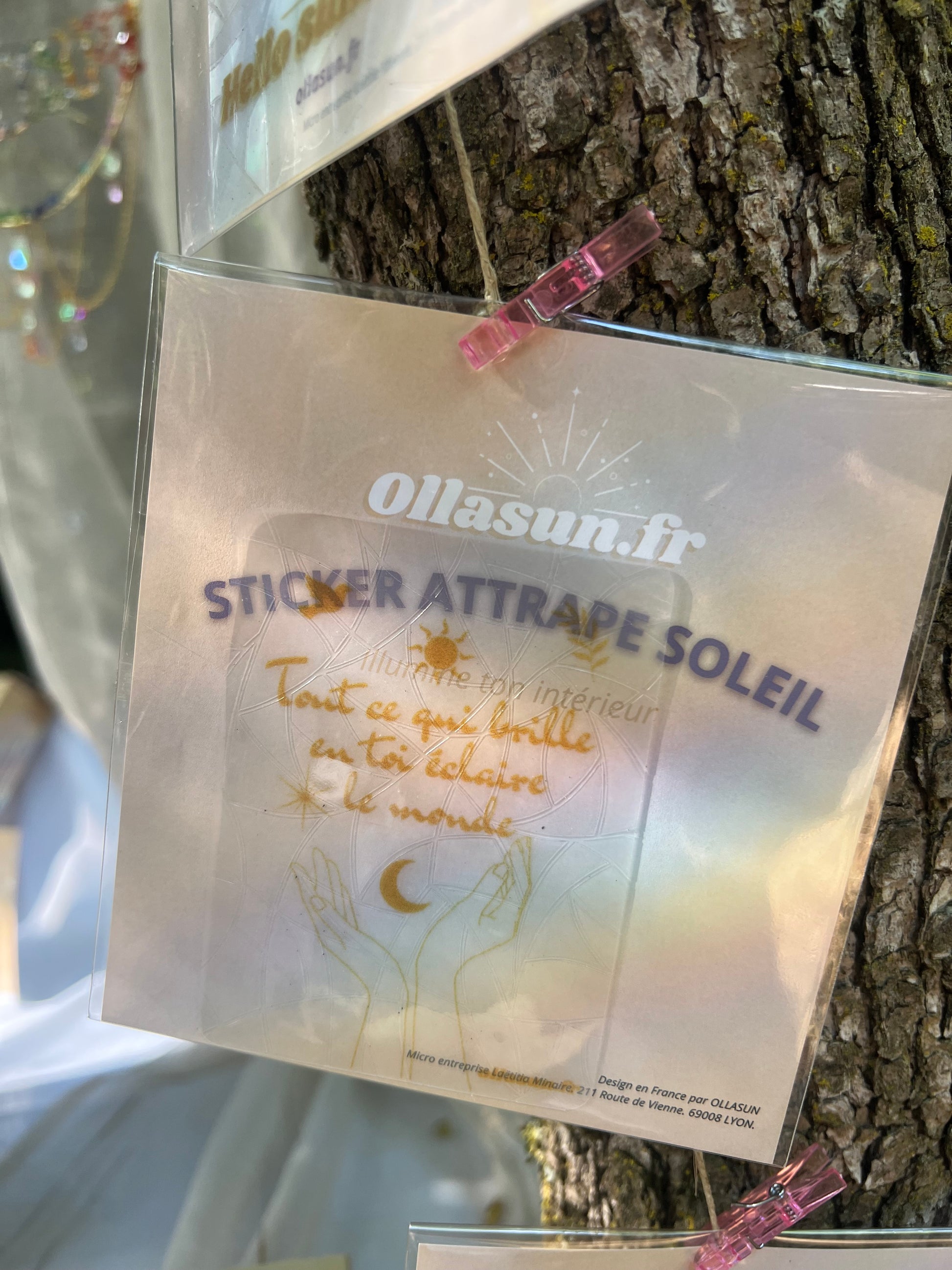tout ce qui brille en toi éclaire le monde. sticker suncatcher attrape soleil ollasun